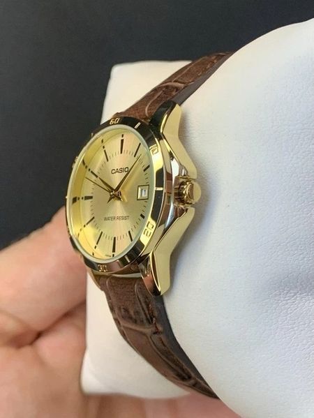 Женские часы CASIO LTP-V004GL-9AUDF золотистые на кожаном ремешке LTP-V004GL-9AUDF фото