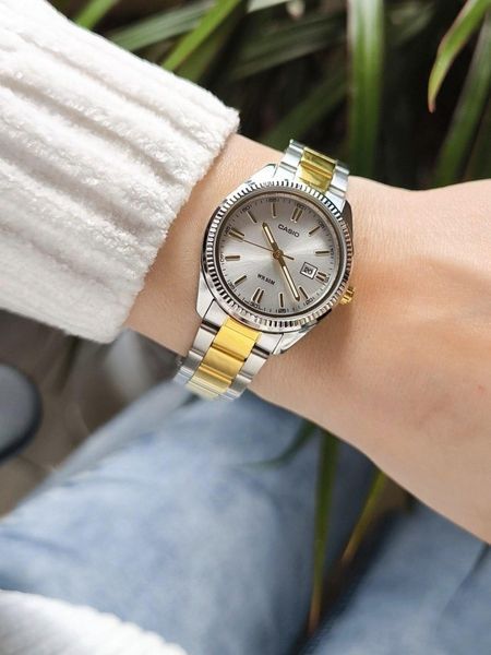 Жіночий годинник CASIO LTP-1302SG-7AVEF сріблястий з білим циферблатом комбінований LTP-1302SG-7AVEF фото