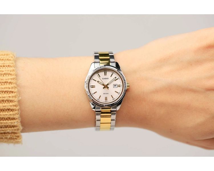 Жіночий годинник CASIO LTP-1302SG-7AVEF сріблястий з білим циферблатом комбінований LTP-1302SG-7AVEF фото